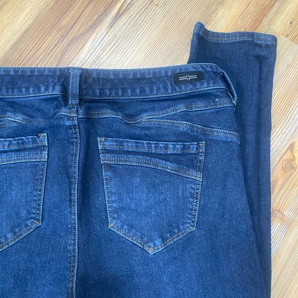 4/$16 Liverpool Jeans - Picture 4 of 11